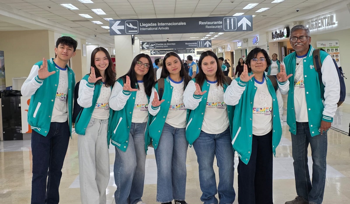 Frida Orozco, Liliana Torres, Ángela Martínez, Ximena Rodríguez, Jenny Salinas y Moisés Licón, junto con  Nagamani Balagurusamy. (cortesía)