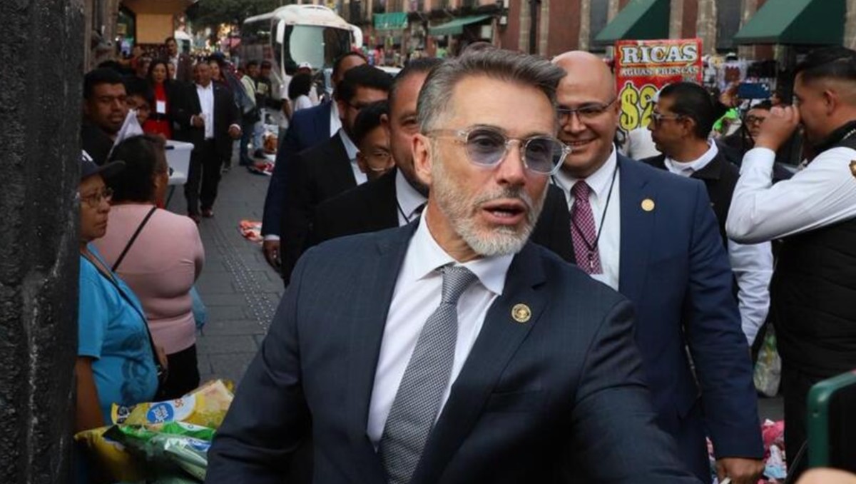 Sergio Mayer pidió se ausentó de su cargo para participar en un show de televisión. | Foto: Octavio Hoyos