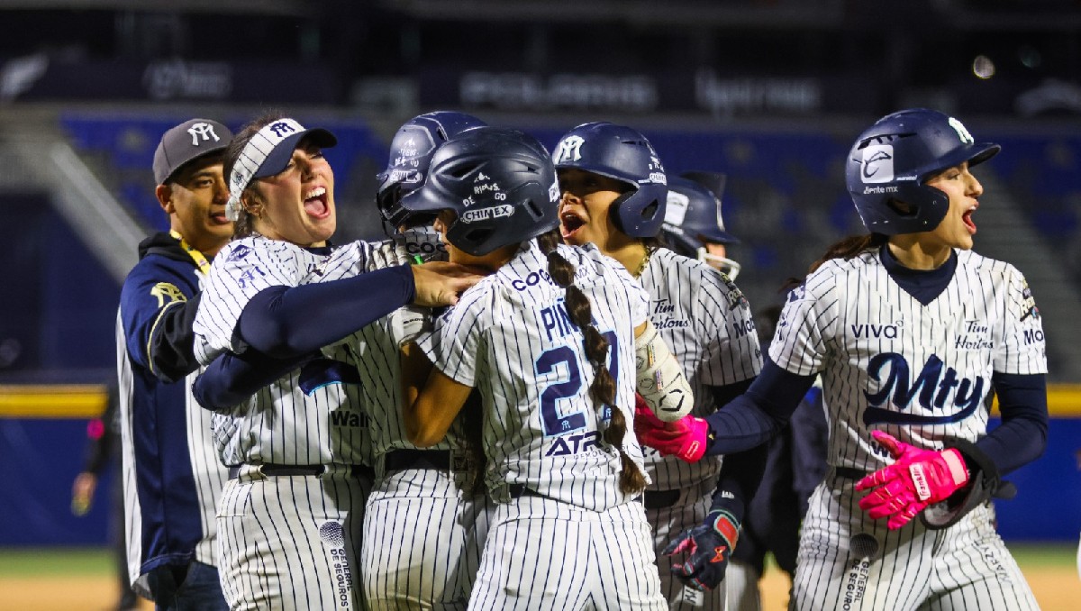Sultanes Femenil pega primero en la Serie de la Reina 2026 ante Diablos Rojos (Roberto Alanís)