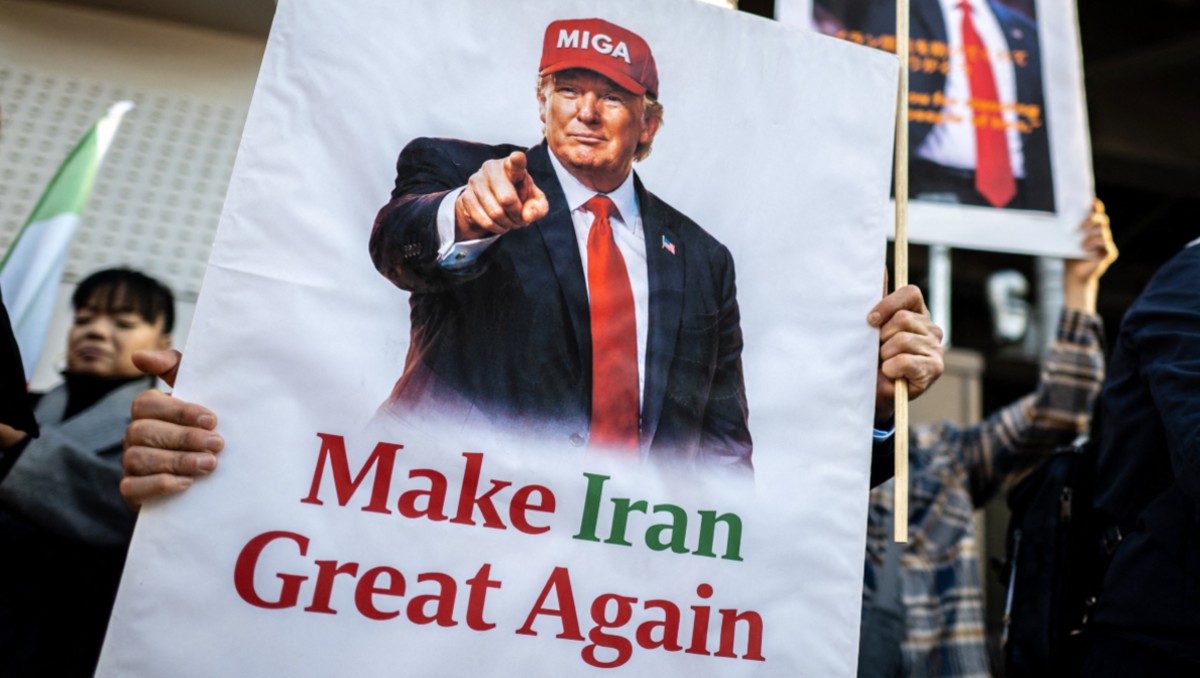 Trump amaga con retirar licencias de prensa si no "cooperan" con su gobierno. | AFP