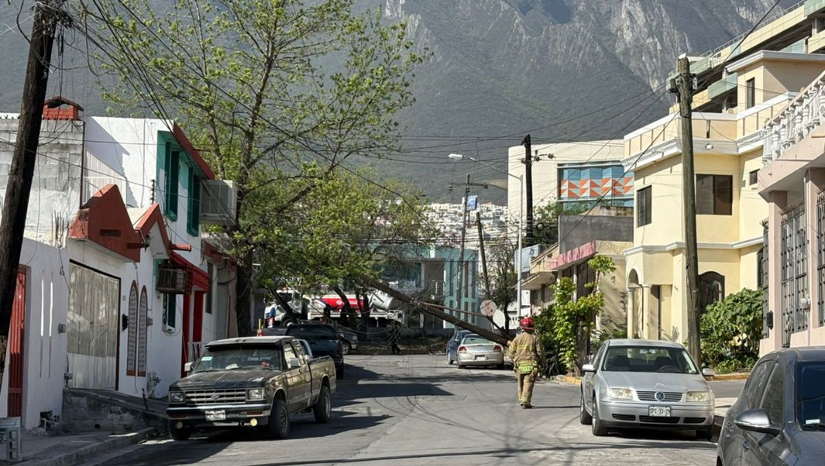 La avenida Alejandro de Rodas permanece cerrada entre las calles Paseo de los Exploradores y Paseo de las Estrellas | Pedro Delgado