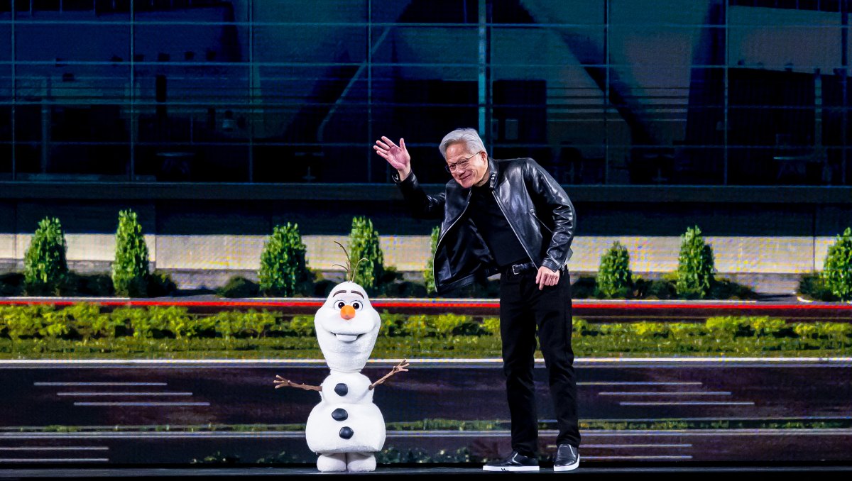 CEO de Nvidia, Jensen Huang, junto a Olaf. Foto: AP