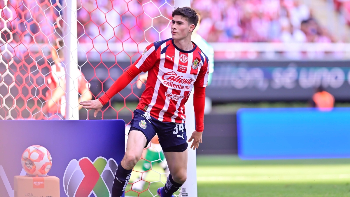 Chivas mantiene la vista en el liderato y podría volver a él esta noche ante León (Foto: MexSport)