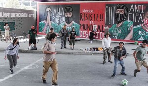 Intervienen murales de la Selección Mexicana y crean 'cascaritas anti FIFA' en las inmediaciones del Estadio CdMx