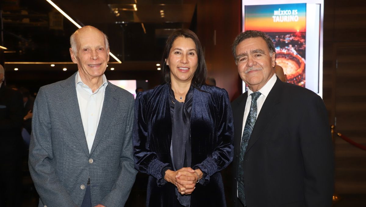 Luis Niño de Rivera, Fernanda Haro y Antonio Rivera en su presentación del libro "México es taurino". | Luis Guerra