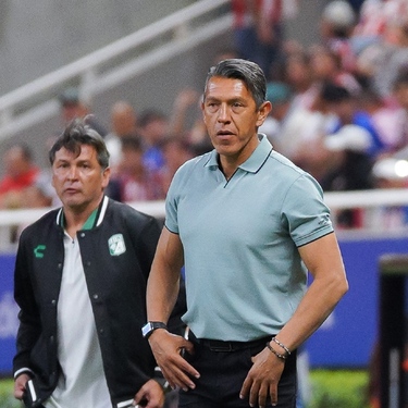 Alejandro Corona, entrenador interino del Club León, aseguró irse apenado tras la goleada ante Chivas en la Liga MX
