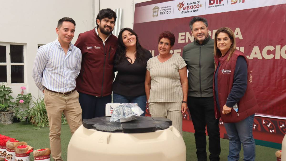 Autoridades de Calimaya entregaron tinacos, cobijas y láminas a familias en coordinación con el DIF municipal y el gobierno estatal. | Especial