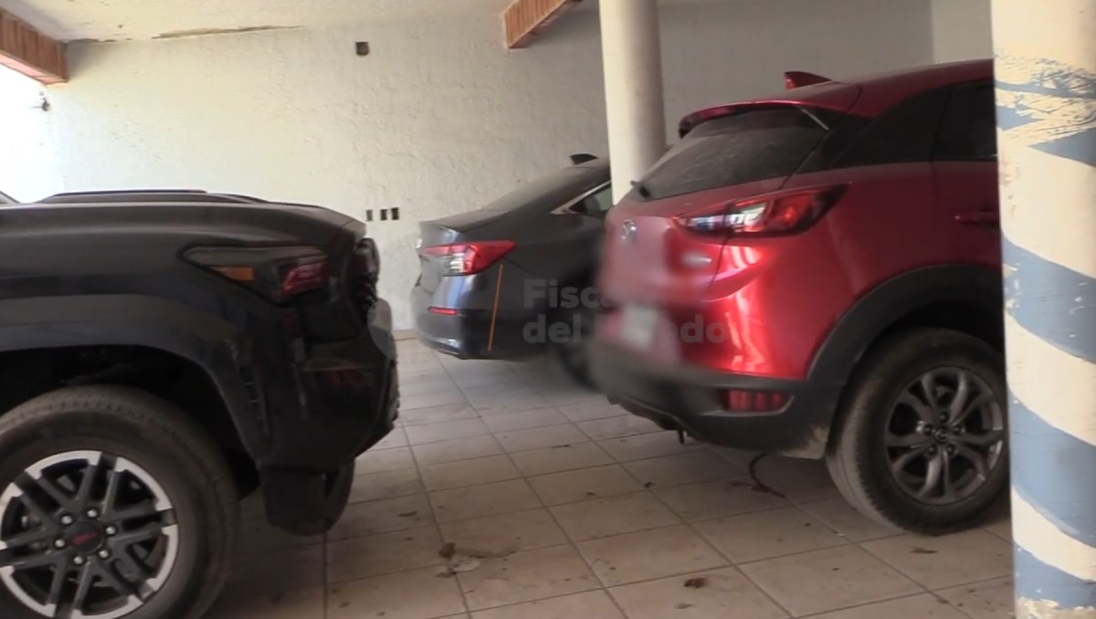 Varios autos robados fueron hallados en una finca de Zapopan (Cortesía)