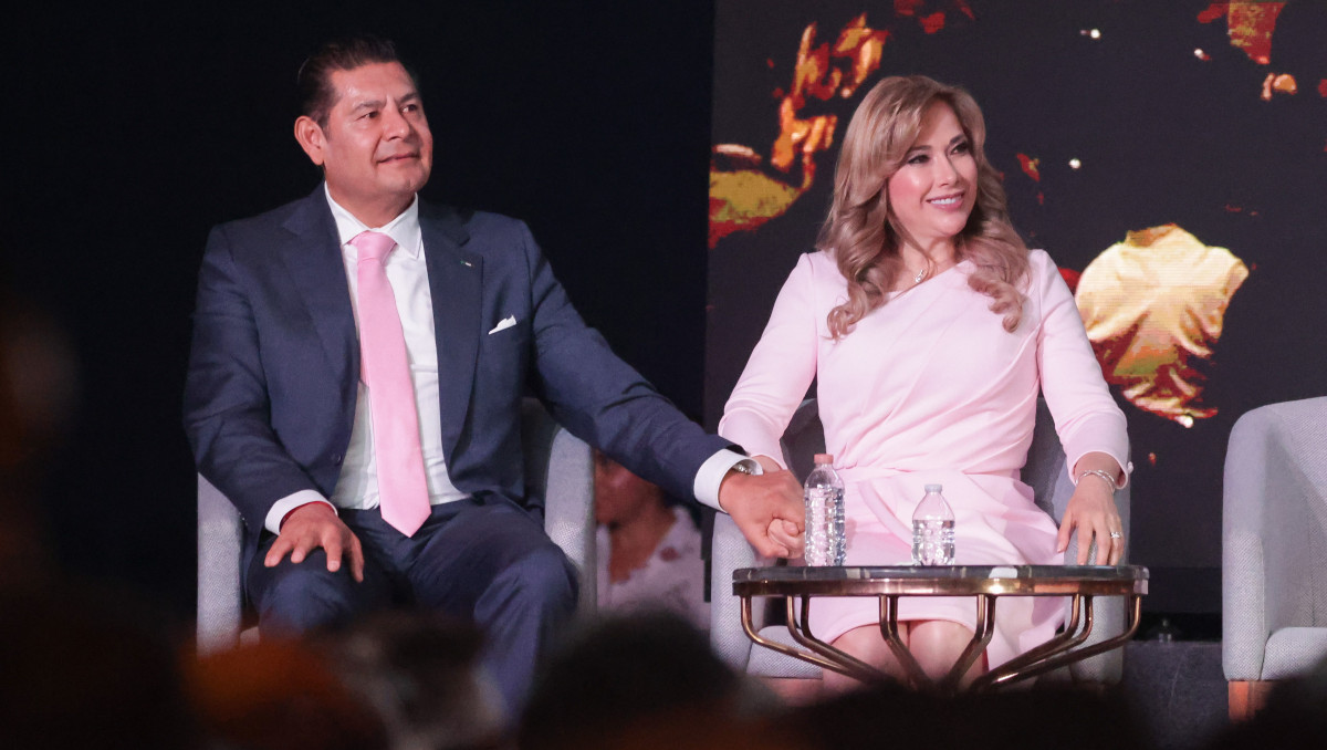 Ceci Arellano rinde su primer informe al frente del Sedif Puebla | EsImagen