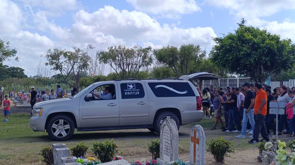 Despiden a víctima de incendio Dos Bocas. | Foto: Amílcar Salazar Méndez