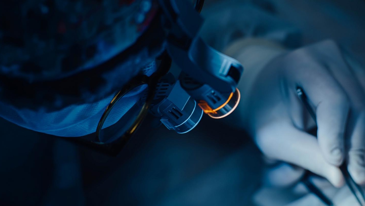 La Dra. Laura Minhui Kim transforma vidas con reconstrucción microvascular tras cáncer de piel (Shutterstock)