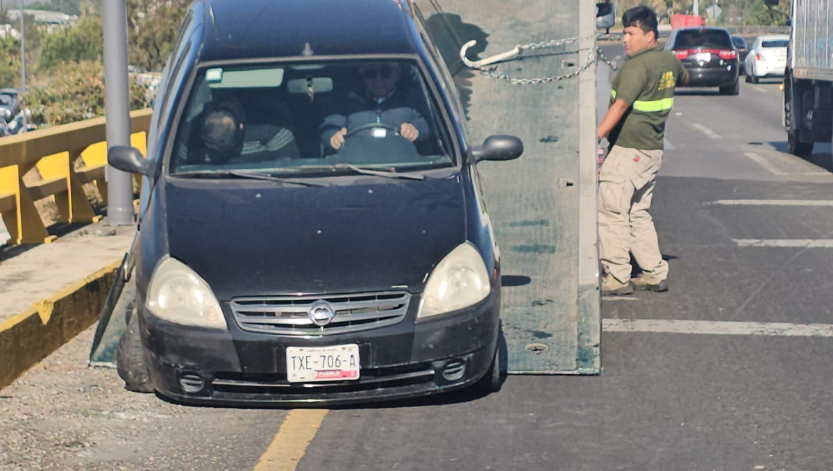 Hombre ebrio maneja en sentido contrario y causa accidente | Daniel Hernández