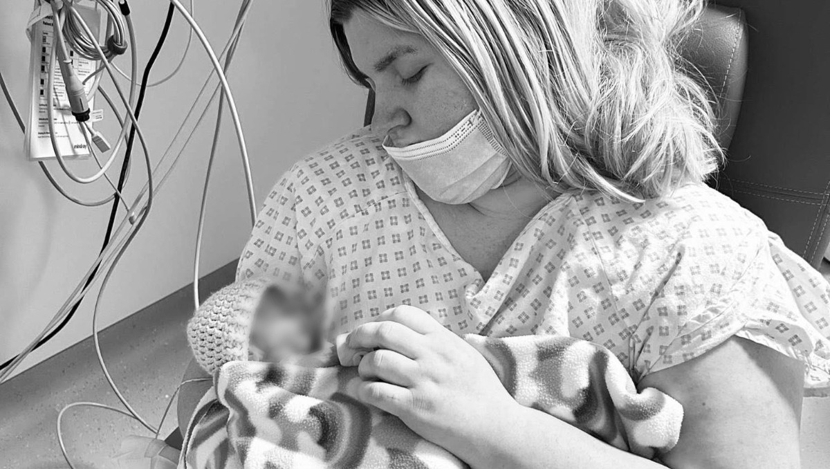 Madre, de 19 años, revela cómo perdió a sus dos bebés por SMSL. | FOTO: Amber Garland