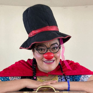 Fabiola está en proyectos como "La nave de la imaginación", una propuesta que fusiona el clown con la narración.