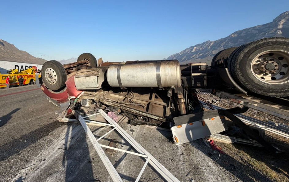 Paramédicos valoraron a tres personas más en el lugar con lesiones leves, mismos que no requirieron traslado hospitalario. | Ángel Mercado