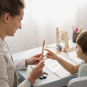 En la terapia infantil, también se busca un cambio en la familia y la forma en la que se relaciona.