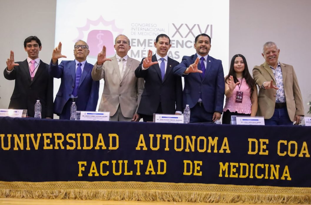 Toma de prostesta del nuevo director, doctor Carlos Acevedo.| Redes