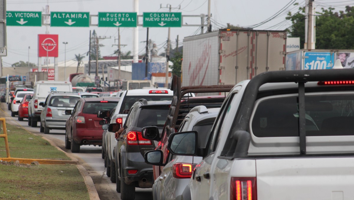 Tráfico en Altamira. (Yazmín Sánchez)