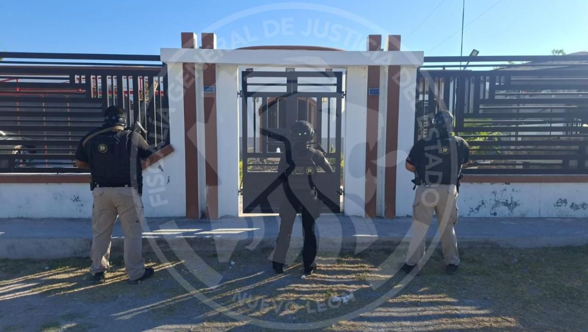 Las autoridades aseguraron equipo táctico con siglas presuntamente vinculadas a un grupo delictivo | Especial