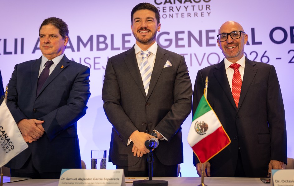 El mandatario estatal estuvo presente en la más reciente asamblea de la CANACO. | Especial