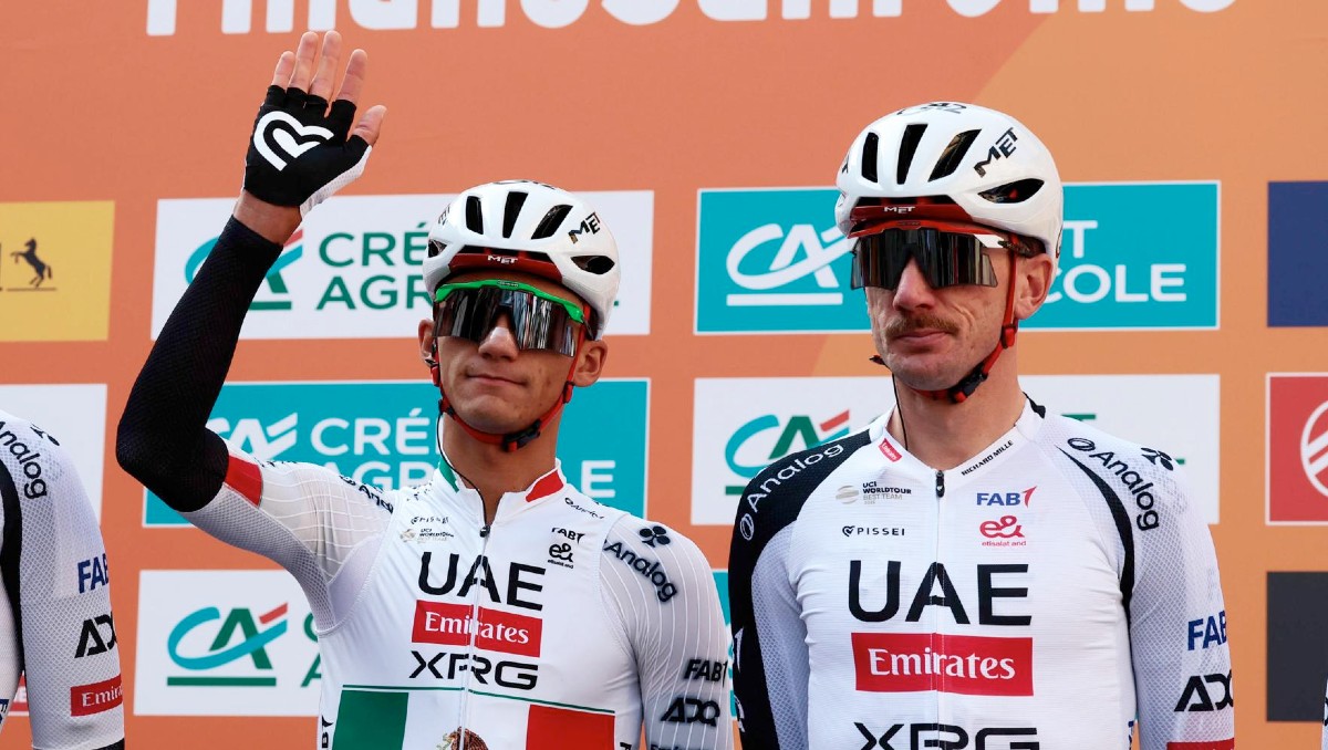 Con apoyo de Isaac del Toro, Tadej Pogacar gana su primera 'Classicissima' (EFE)