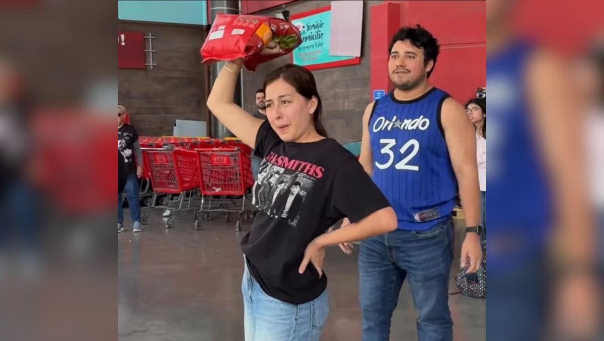 Las personas aguantaron hasta más de 40 minutos con el costal sobre sus hombros. | Instagram