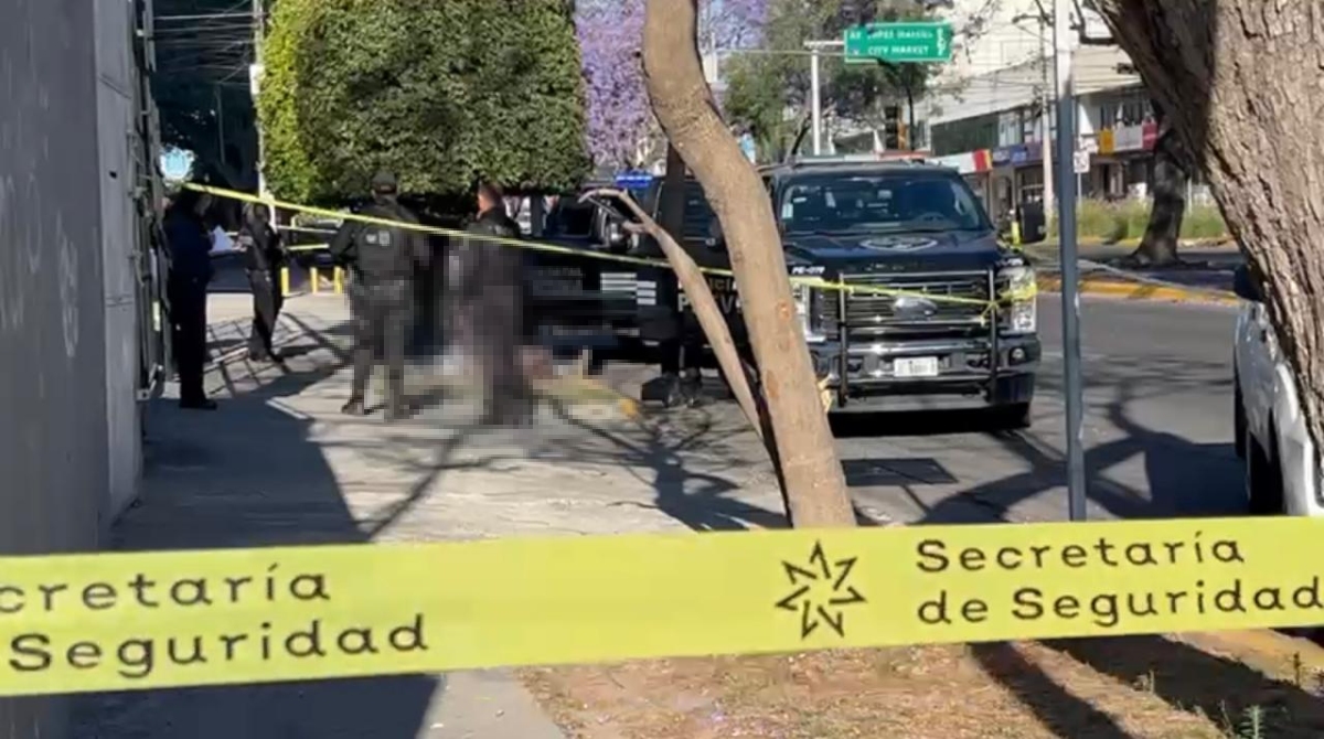 Policías del estado localizaron el cuerpo del hombre fallecido (Foto: Roberto Hurtado)