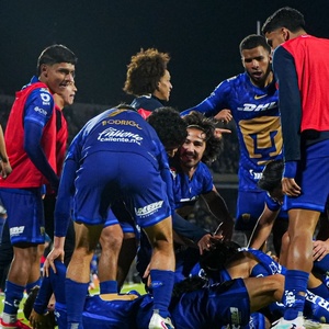 Pumas venció al América en el último minuto con gol de Robert Morales luego de un penalti sobre Guillermo Martínez