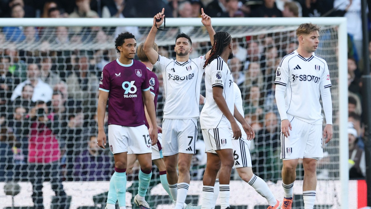 Raúl Jiménez anota y sella remontada del Fulham sobre Burnley (Reuters)