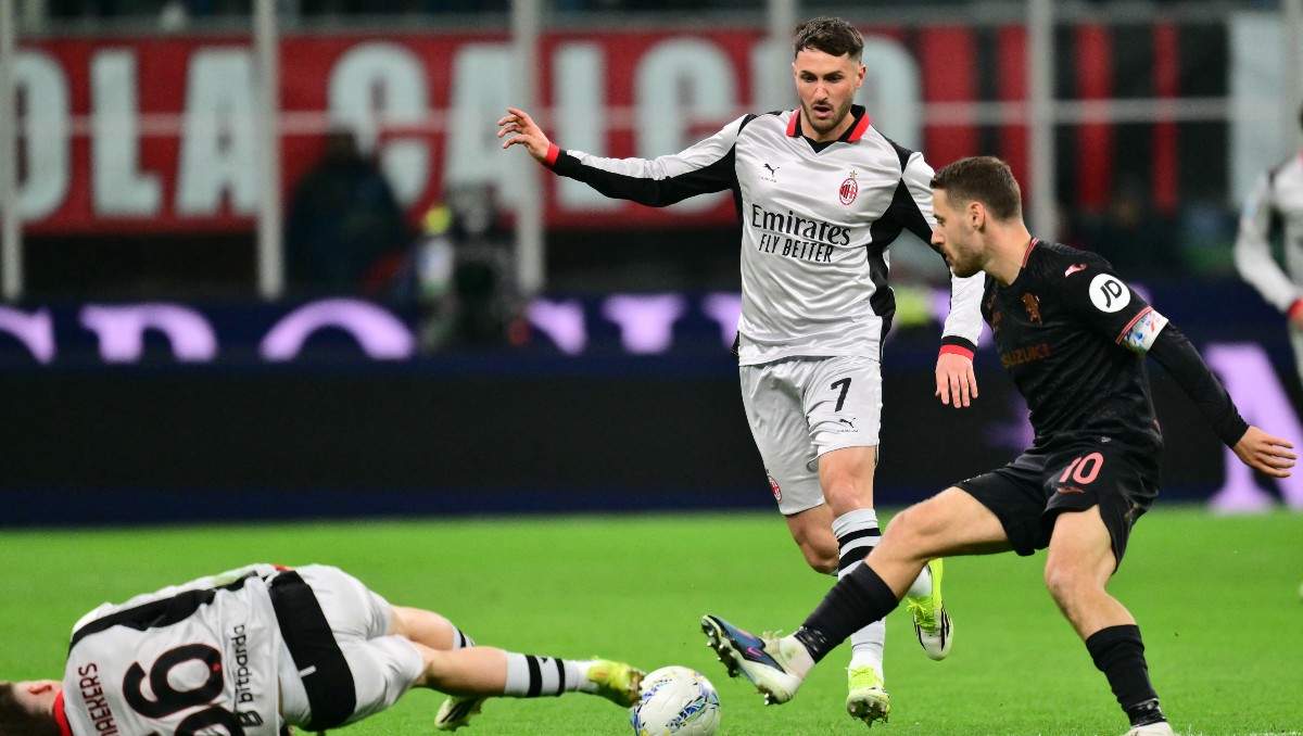 Santiago Gimenez regresa a las canchas tras cuatro meses fuera por lesión (AFP)