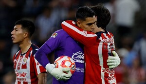 Con un penal atajado por Tala Rangel a Uros Durdevic, Chivas venció a Rayados de Monterrey en la jornada 12 y afianza el liderato de la Liga MX