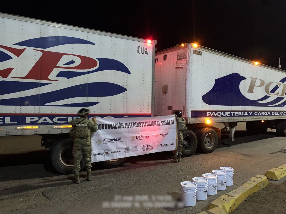 Aseguran 100 litros de precursor químico en en el recinto portuario de Topolobampo. | Especial
