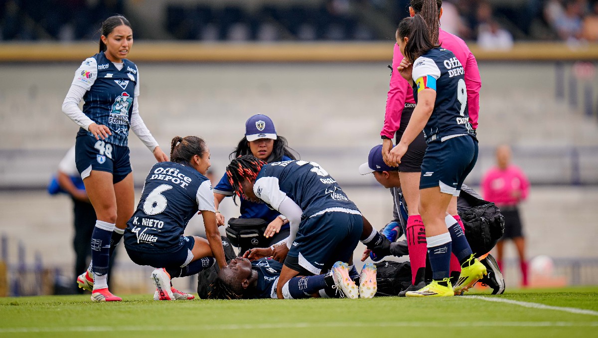 Chinwendu Ihezuo sufre escalofriante lesión en partido de Pumas vs Pachuca en la Liga MX Femenil (Imago7)
