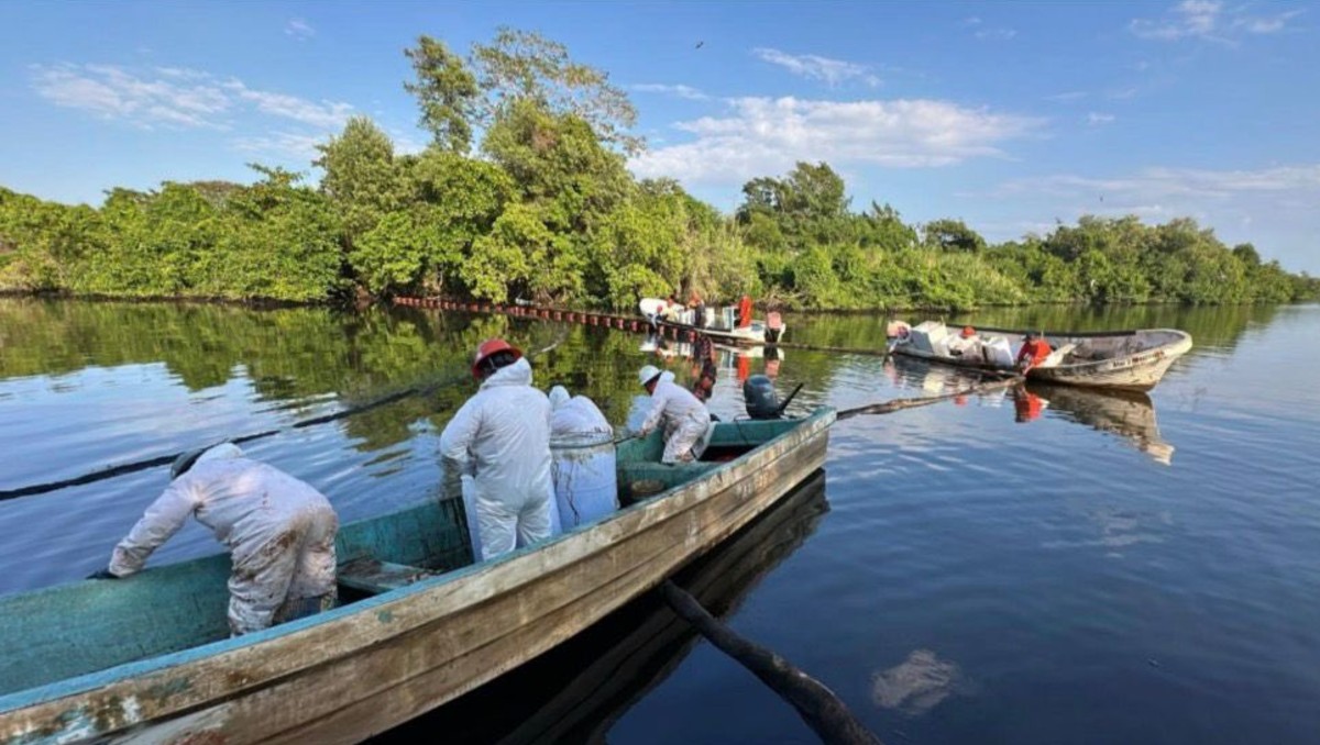 Despliegan 350 trabajadores. | Foto: Pemex