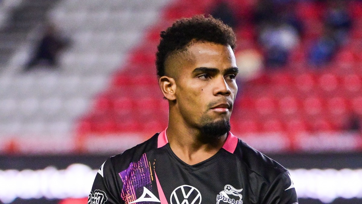 Édgar Guerra recibe insólita expulsión tras empujar a cuarto árbitro (Imago7)