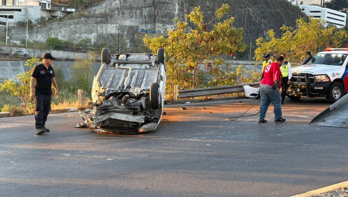 El percance movilizó a diversos cuerpos de auxilio | Ángel Mercado