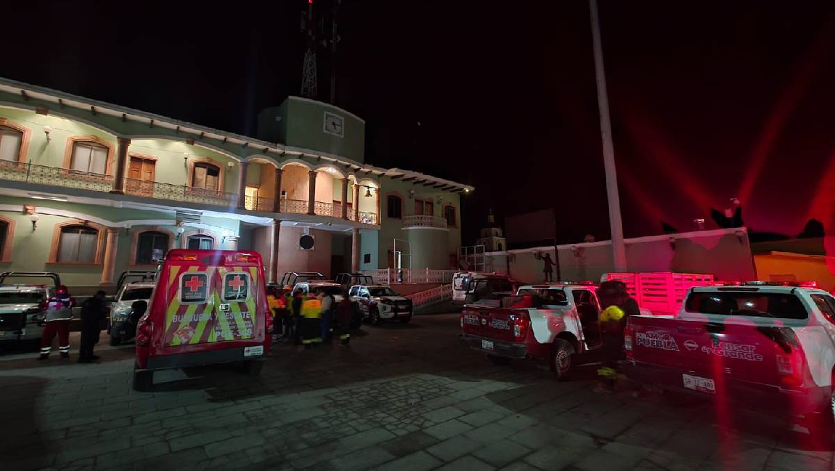 Rescatan a madre e hijo lesionados por montañismo en Puebla | Especial