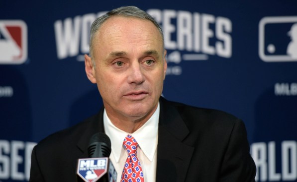 Robert D. Manfred Jr., Comisionado de la MLB, en conferencia de prensa de la Serie Mundial de 2014.