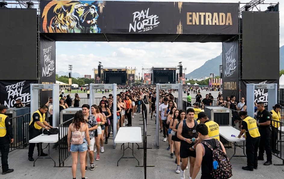 El acceso al festival Pa'l Norte incluye una revisión a detalle. | Imagen generada por Gemini