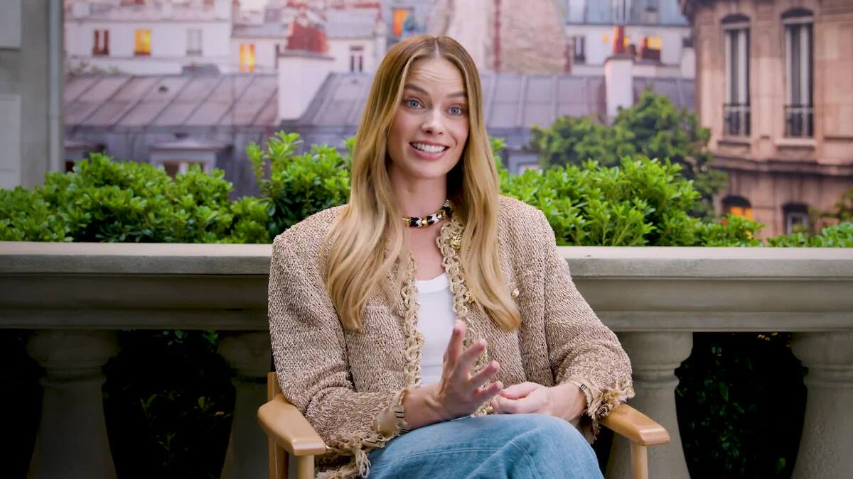 Chanel lanza campaña inspirada en famoso video de Kylie Minogue