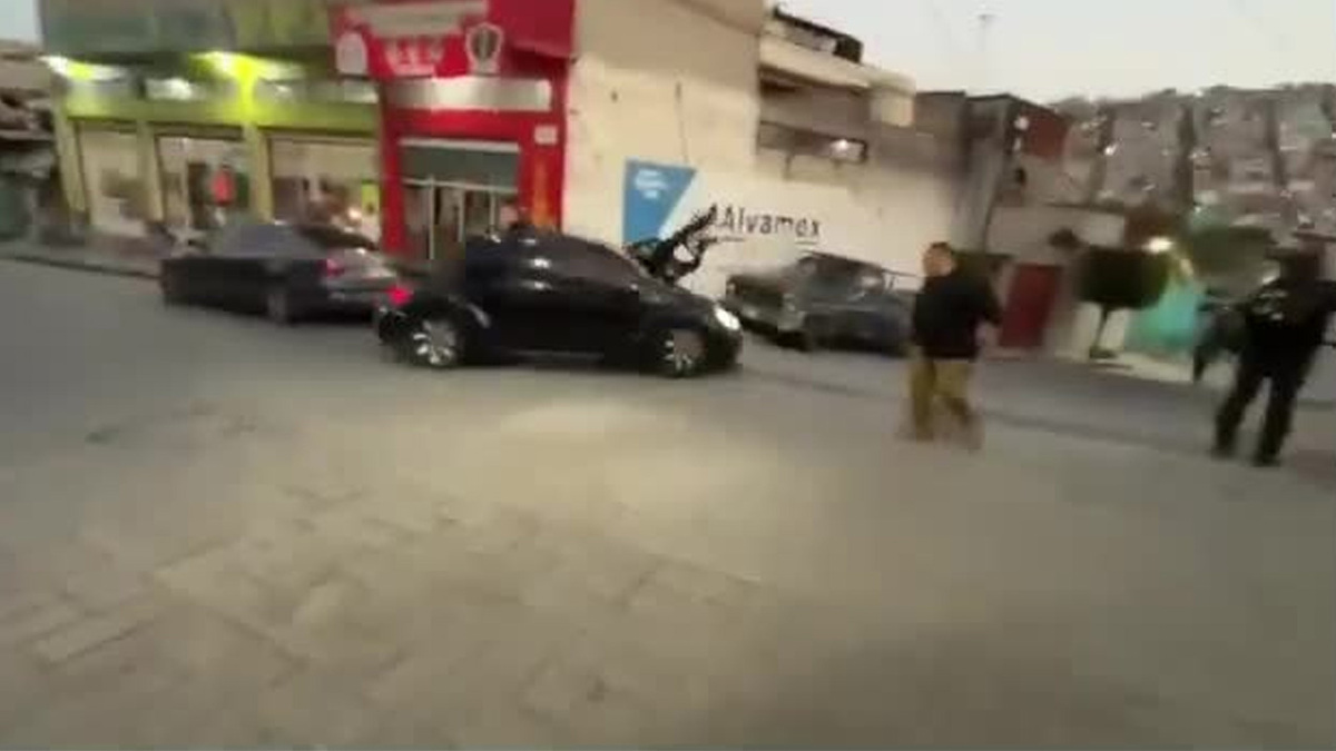 Un agente de Tránsito Municipal fue atropellado por un conductor que evadió un operativo en Ecatepec.