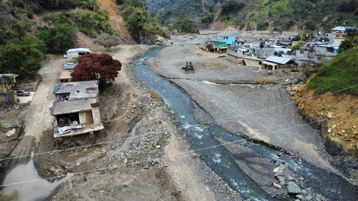 En diversos puntos se encuentran pobladores trabajando en la rehabilitación del lugar. | Foto: Jorge Sánchez