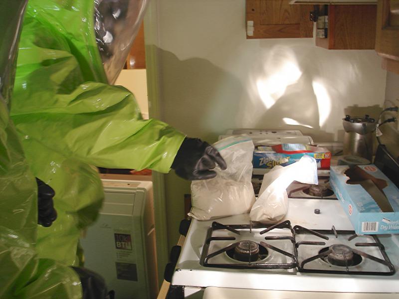 Desde EU aseguran que el fentanilo llega desde México, pero en su país también hay narco laboratorio.