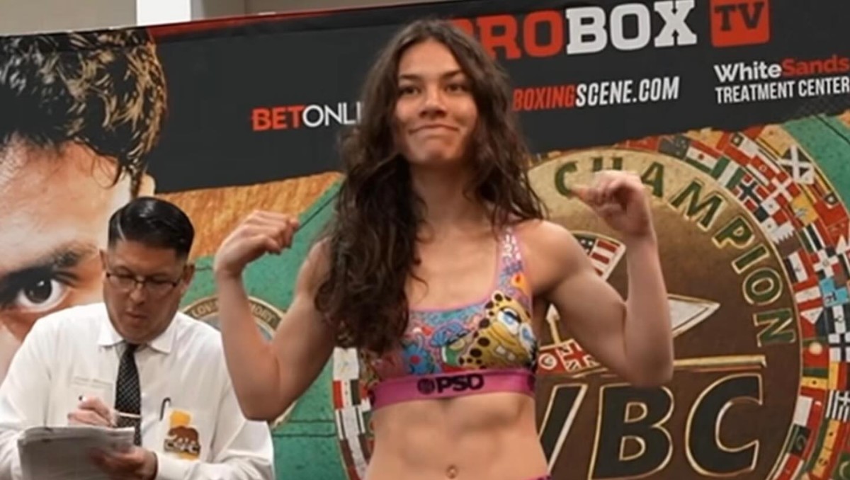 Isis Sio, boxeadora de 19 años, en coma inducido tras sufrir brutal nocaut (Facebook Supreme Boxing)