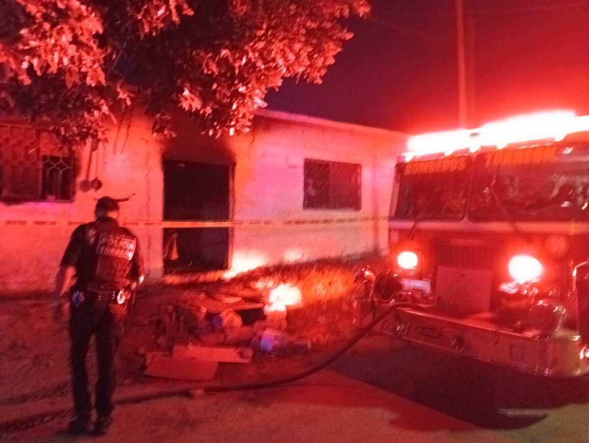 La madrugada de este lunes se registró un aparatoso incendio dentro de una vivienda en la colonia Victoria. | Especial