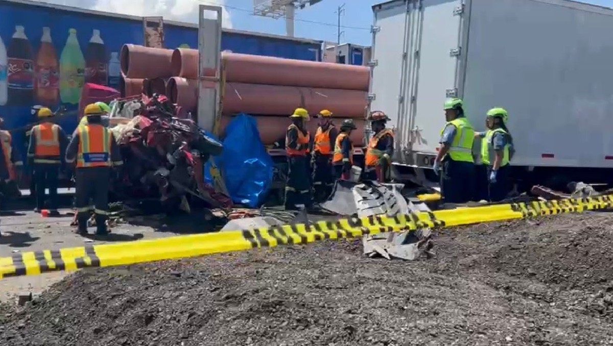 Al menos 20 unidades se vieron involucradas. | Especial