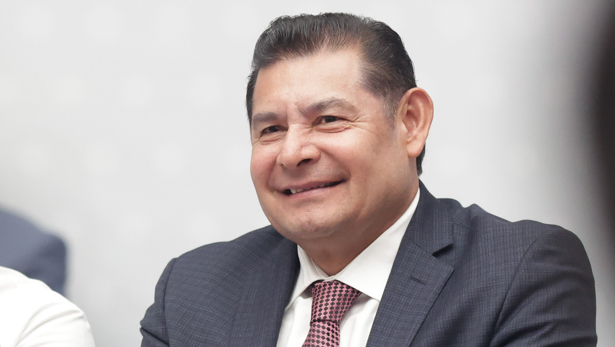 Alejandro Armenta Mier, gobernador de Puebla | Agencia Es Imagen