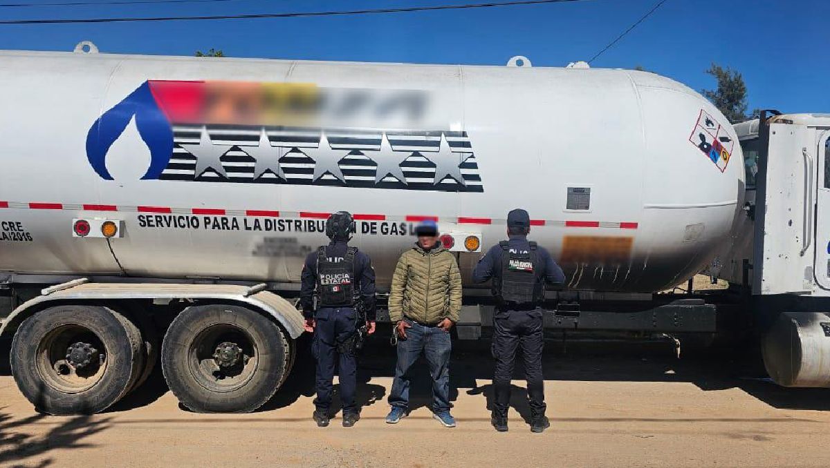El conductor de la unidad no acreditó su procedencia por lo que fue detenido. Foto: (Especial)
