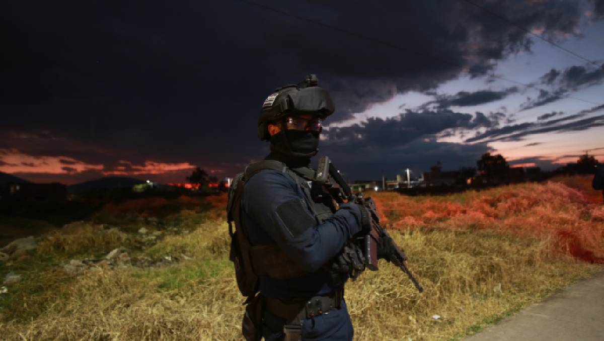 Fuerzas armadas guían mega operativo en colonias conflictivas de Zamora, Michoacán. | Foto: Juan Carlos Bautista