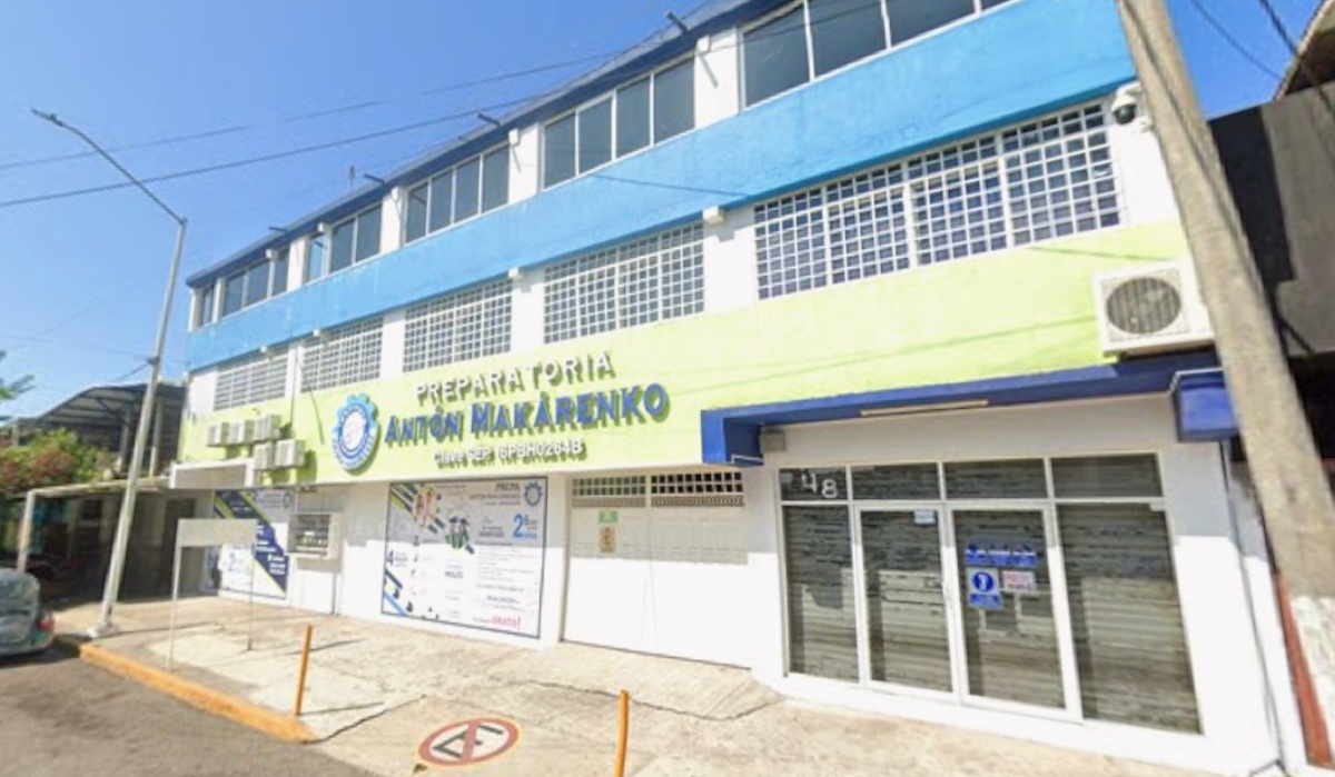 Imagen del exterior de la Preparatoria Makárenko, en donde ocurrió el ataque | Especial